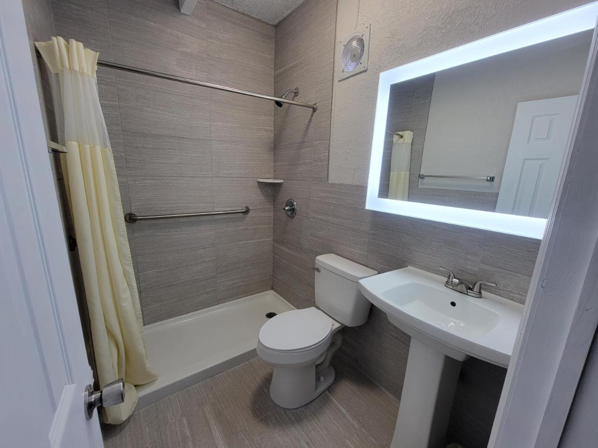 Budget Inn Of Уинтър Хевън Екстериор снимка